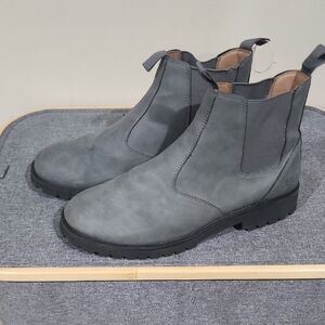 Gray Chelsea Boots JBU